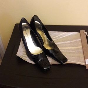 J Renee Pumps